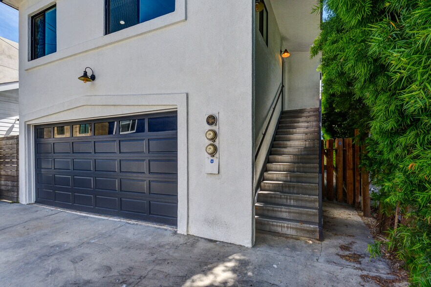 More Photos Of 223 Howland Canal, Venice Multifamily For Sale