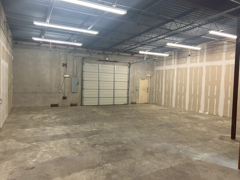 More Photos Of 8001 Valcasi Dr, Arlington Warehouse For Lease