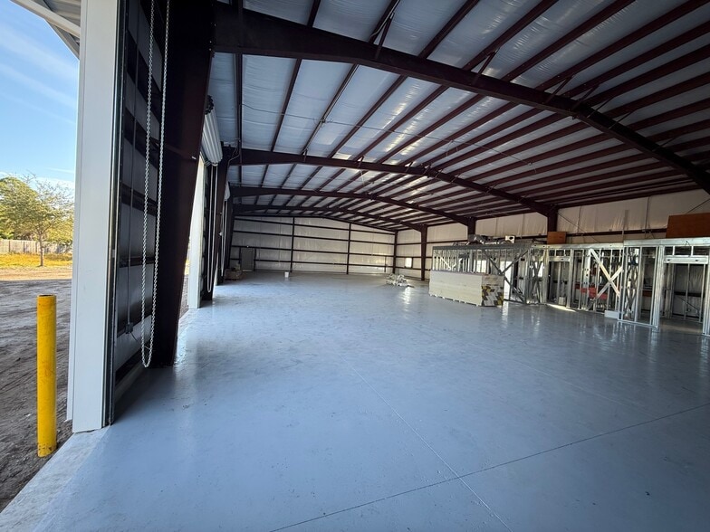 More Photos Of 6940 Sonny Dale Dr, West Melbourne Warehouse For Lease