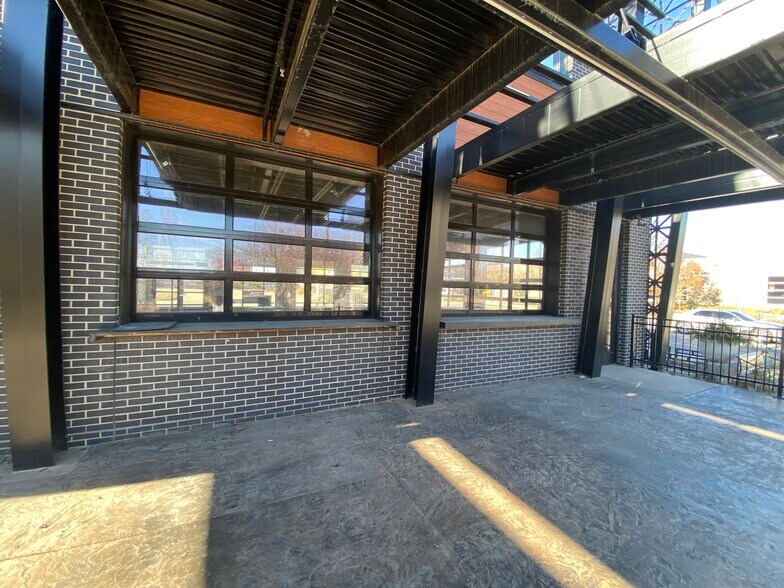 More Photos Of 2120 Ingersoll Ave, Des Moines Restaurant For Lease