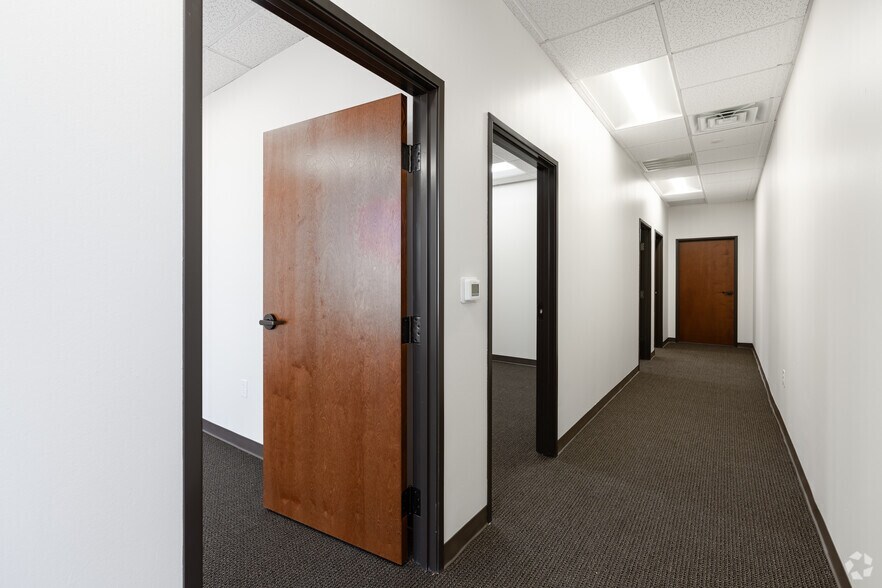 More Photos Of 14934 Webb Chapel Rd, Farmers Branch Flex For Lease