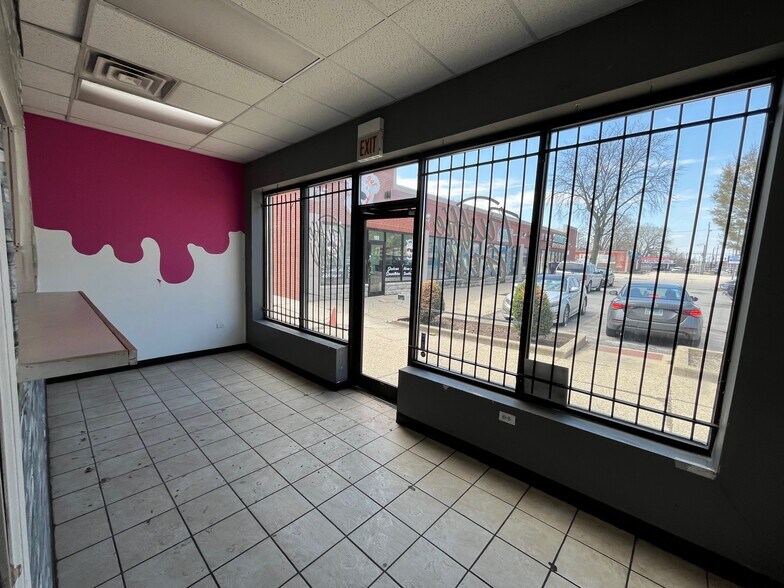 More Photos Of 101-115 E 51st St, Chicago Unknown For Lease