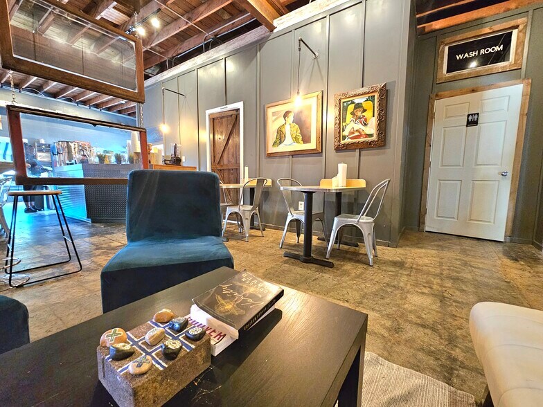 More Photos Of 623 Nat'l Ave, West Terre Haute Flex For Sale