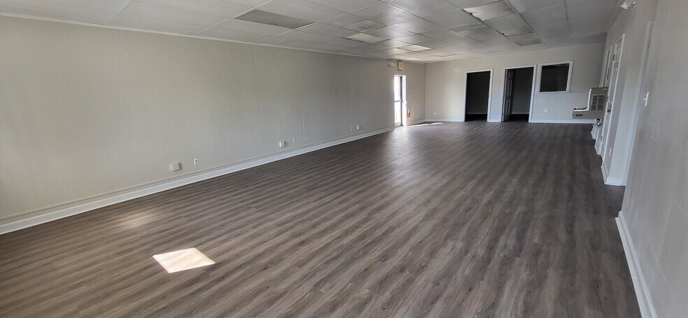 More Photos Of 2300 N Pine St, Lumberton Office For Lease