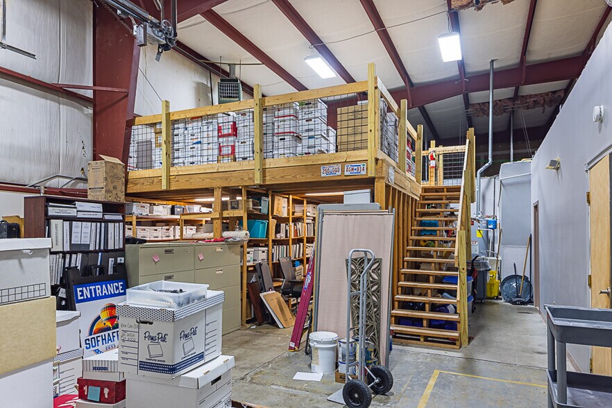 More Photos Of 2528 Wesley St, Johnson City Office For Sale