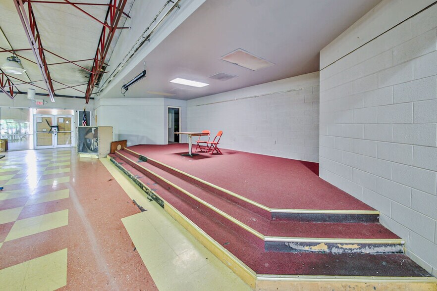 More Photos Of 805 Cleburne, West Helena Self Storage For Sale
