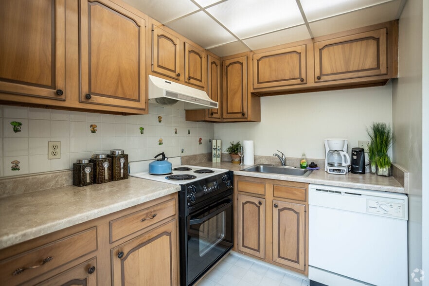 More Photos Of 2100 E High St, Springfield Apartments For Lease