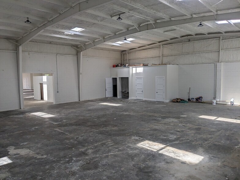 More Photos Of 1731 Taylor St NW, Atlanta Showroom For Lease