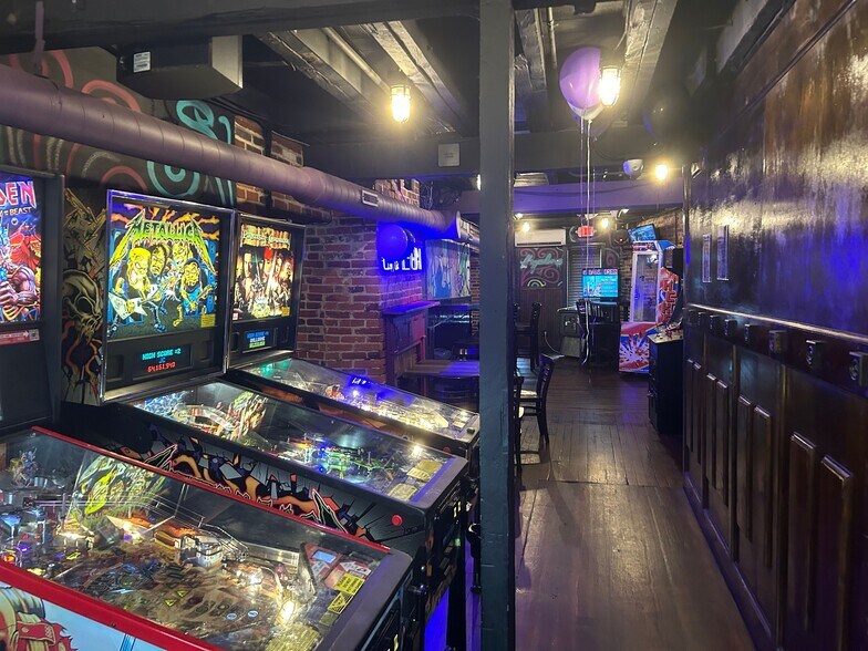 More Photos Of 902-904 S Charles St, Baltimore Restaurant For Lease