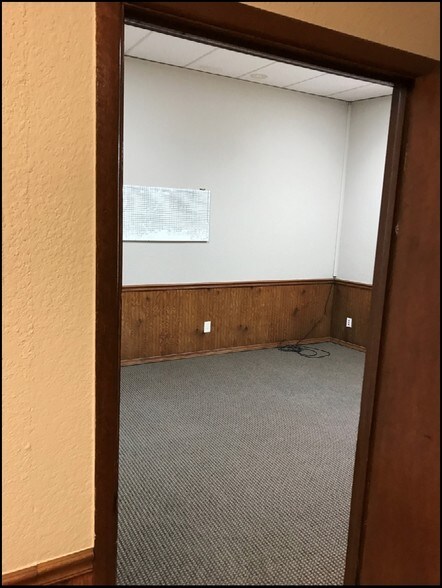 More Photos Of 7 W Broadway St, Ardmore Office For Sale