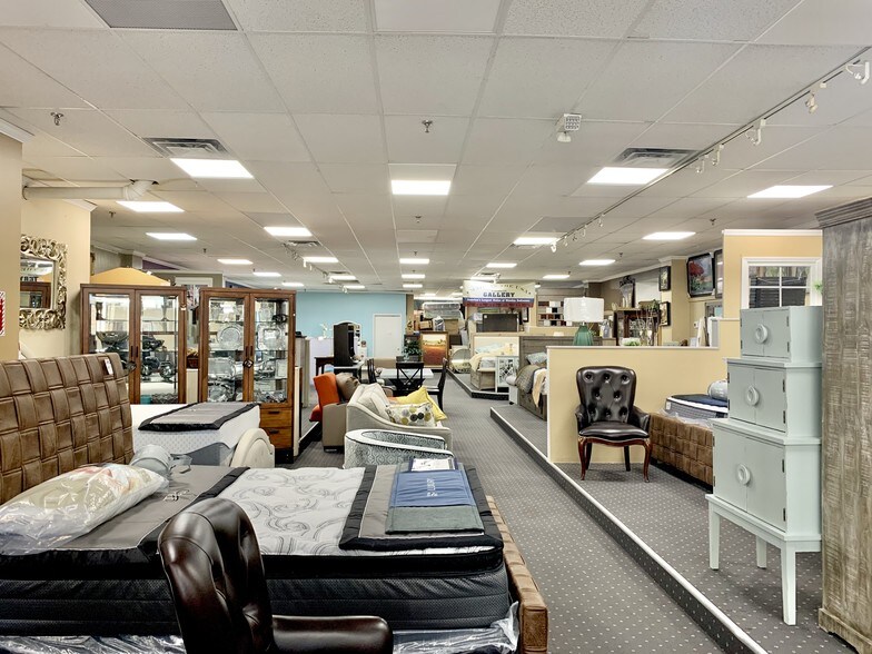 More Photos Of 500 Sunrise Hwy, Rockville Centre Storefront For Lease