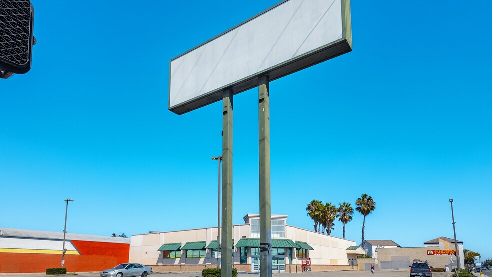 More Photos Of 14250 Prairie Ave, Hawthorne Freestanding For Sale