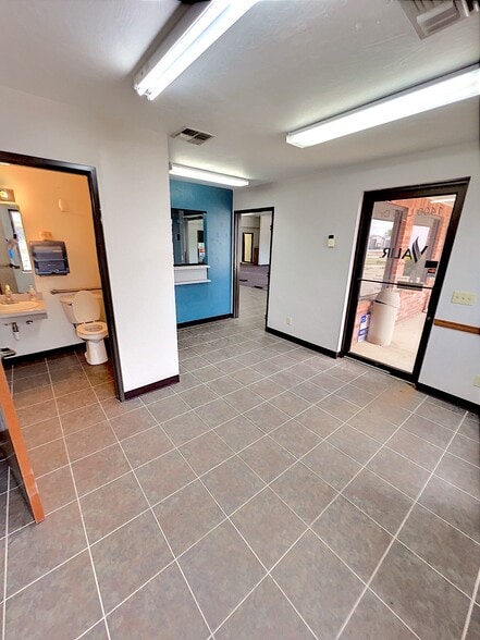 More Photos Of 1400 Lera, Weatherford Medical For Sale