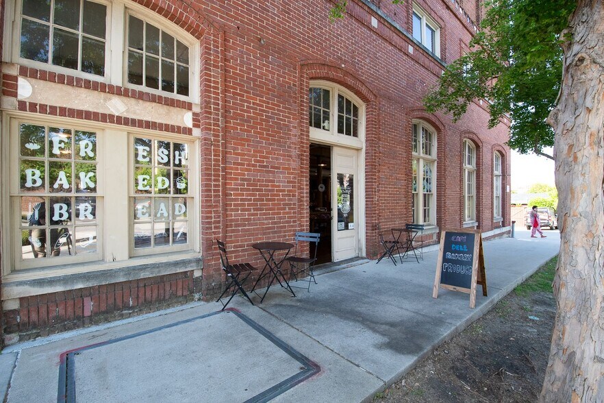 More Photos Of 912 Lady St, Columbia Office For Sale