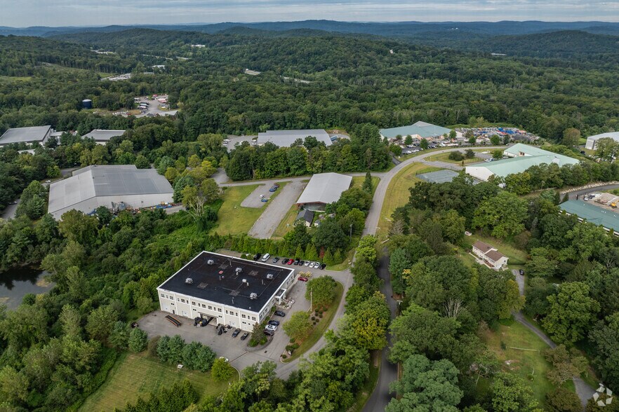 More Photos Of 7 Sutton Pl, Brewster Village Warehouse For Lease