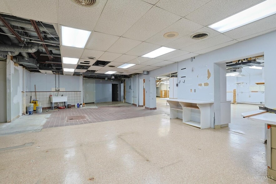 More Photos Of 2108 Central Pky, Cincinnati Loft Creative Space For Sale