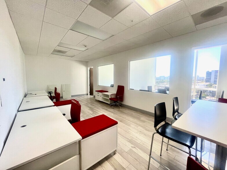 More Photos Of 20200 W Dixie Hwy, Aventura Medical For Lease