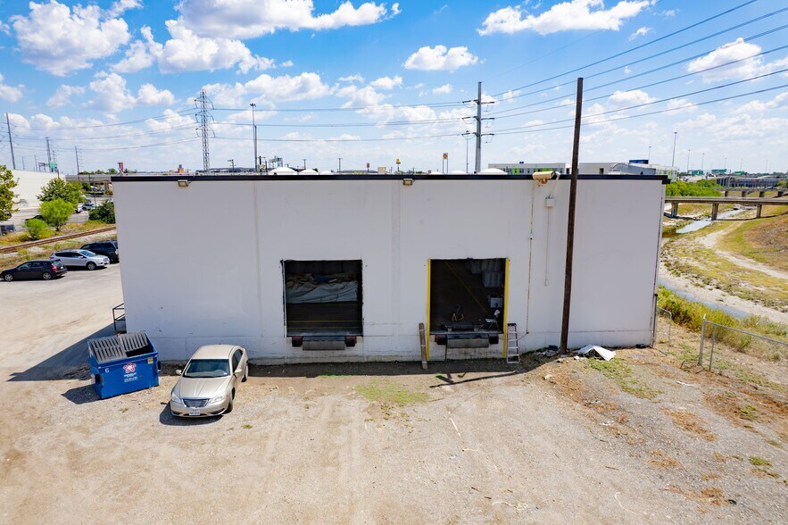 More Photos Of 414 Vera Cruz, San Antonio Warehouse For Lease