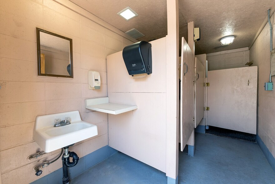 More Photos Of 208 Kendall St, Riverside Manufactured Housing Mobile Home Park For Sale