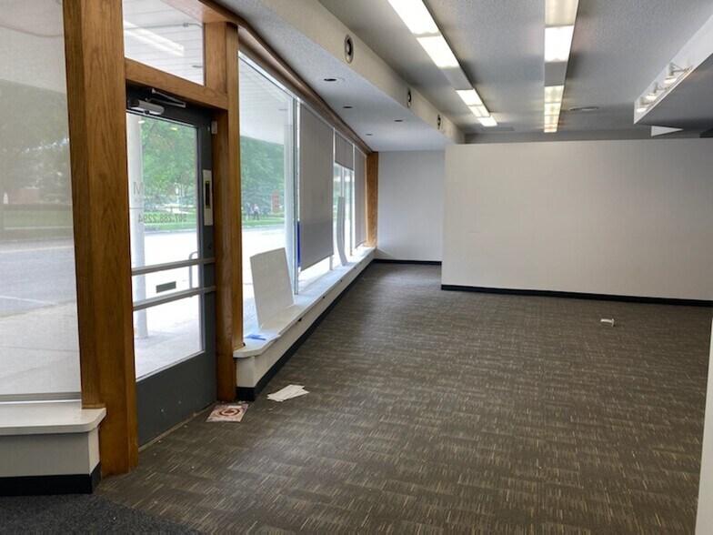 More Photos Of 1227 2nd St SW, Rochester Storefront For Lease