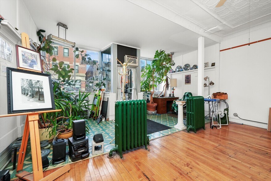 More Photos Of 1303 W Chicago Ave, Chicago Storefront Retail Residential For Sale