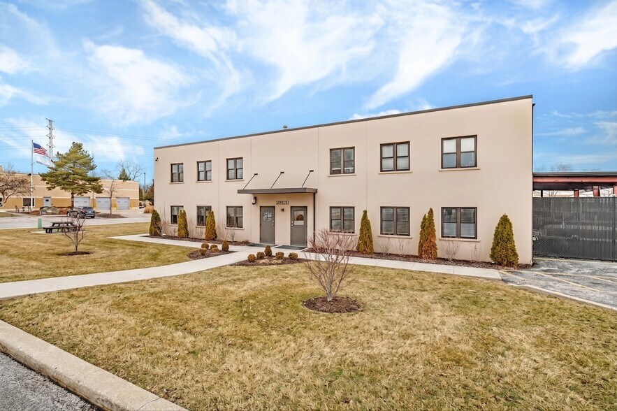 More Photos Of 3S340 Rockwell St, Warrenville Manufacturing For Lease