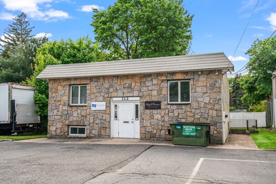 More Photos Of 312 Larkfield Rd, East Northport Office For Sale