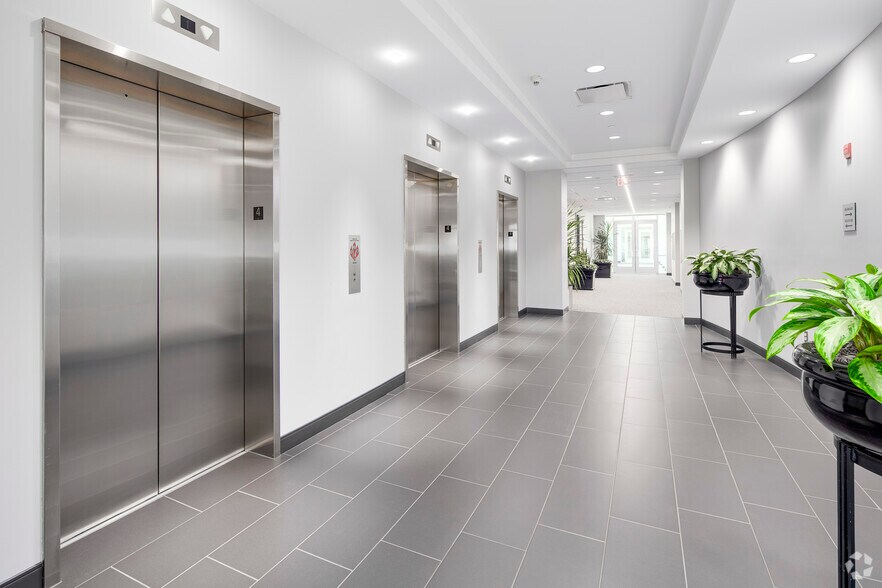 More Photos Of 1934 Old Gallows Rd, Vienna Office For Lease