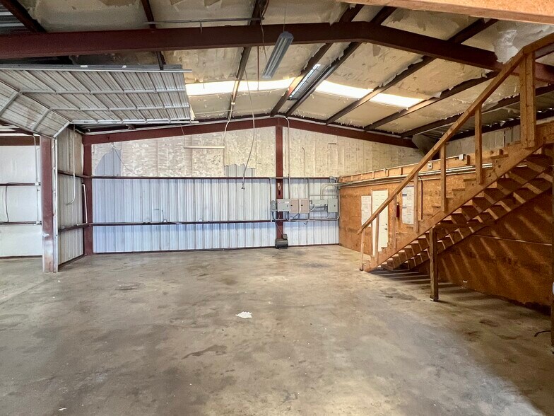 More Photos Of 5711 Monaco Cir, San Antonio Warehouse For Sale