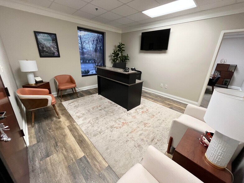 More Photos Of 7112 Crossroads Blvd, Brentwood Office For Lease