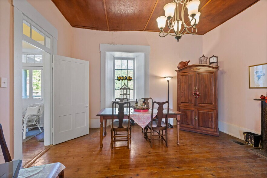 More Photos Of 4465 W Augusta Chatham Rd, Augusta Winery Vineyard For Sale