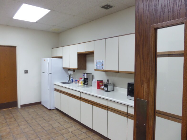 More Photos Of 14600 168th Ave, Grand Haven Office For Sale