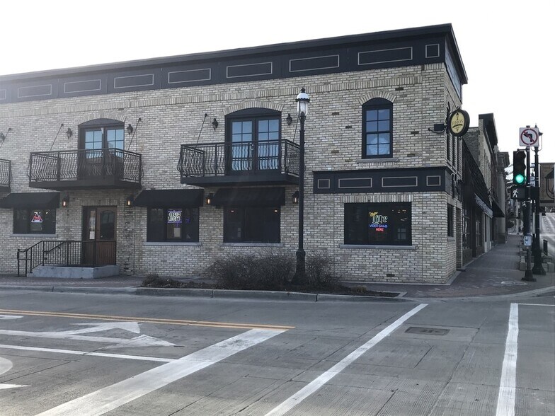 More Photos Of 101 W Main St, West Dundee Restaurant For Sale