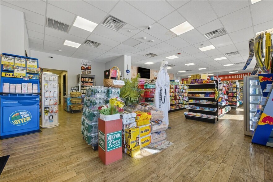 More Photos Of 12 Lido Blvd, Point Lookout Service Station For Sale