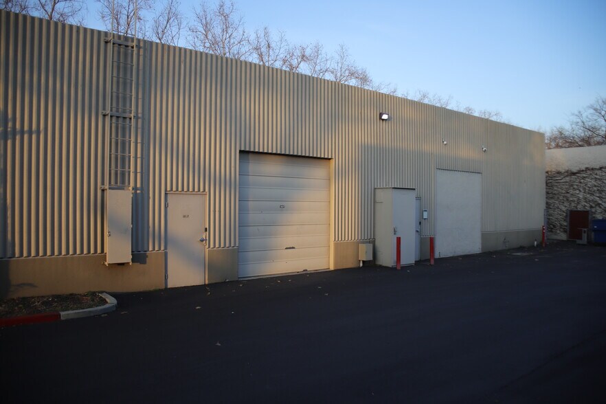 More Photos Of 3350 Scott Blvd, Santa Clara Warehouse For Lease