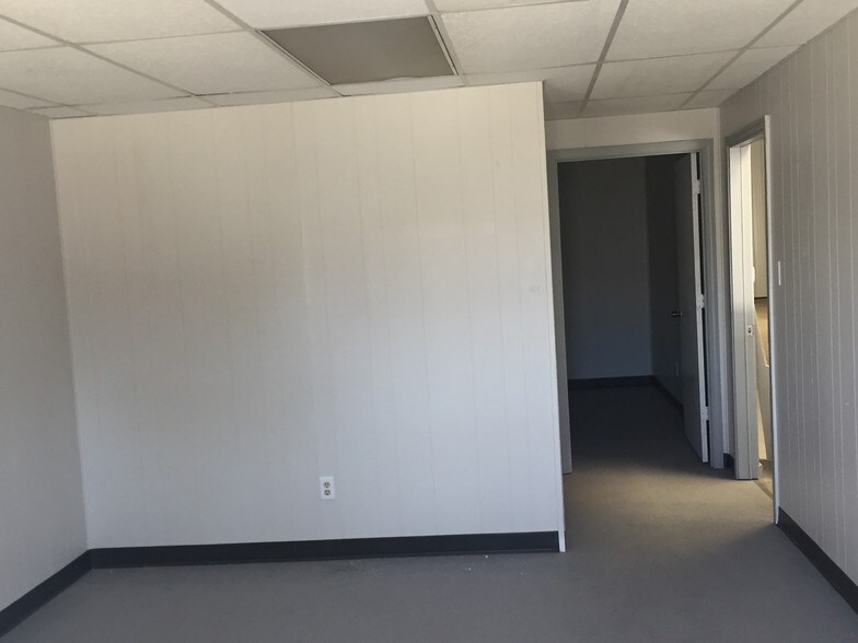More Photos Of 4064 Nine McFarland Dr, Alpharetta Unknown For Lease