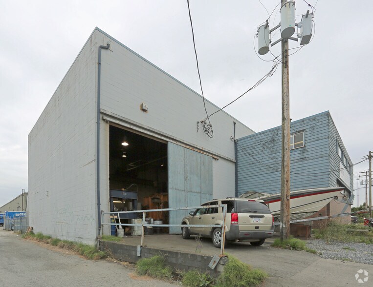 More Photos Of 1514 Bay St, North Vancouver Manufacturing For Sale