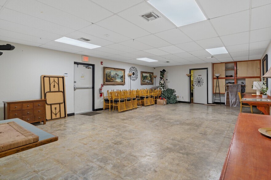 More Photos Of 299 E Gulf To Lake Hwy, Lecanto Storefront For Sale