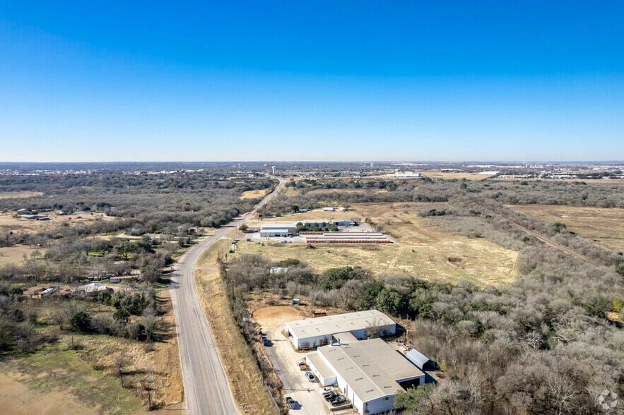 More Photos Of 1900 E US Highway 90, Seguin Warehouse For Lease