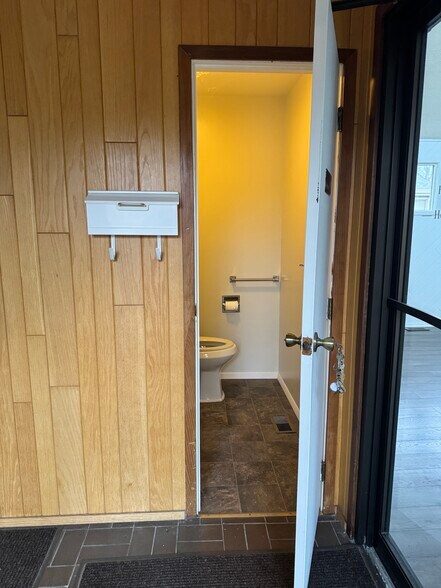More Photos Of 3200 Sycamore Ct, Columbus Medical For Sale