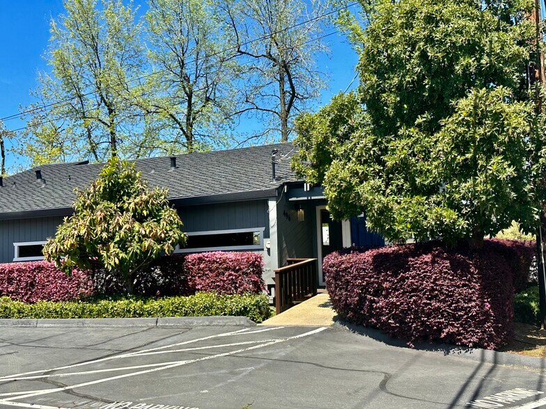 More Photos Of 496 East Ave, Lincoln Medical For Sale