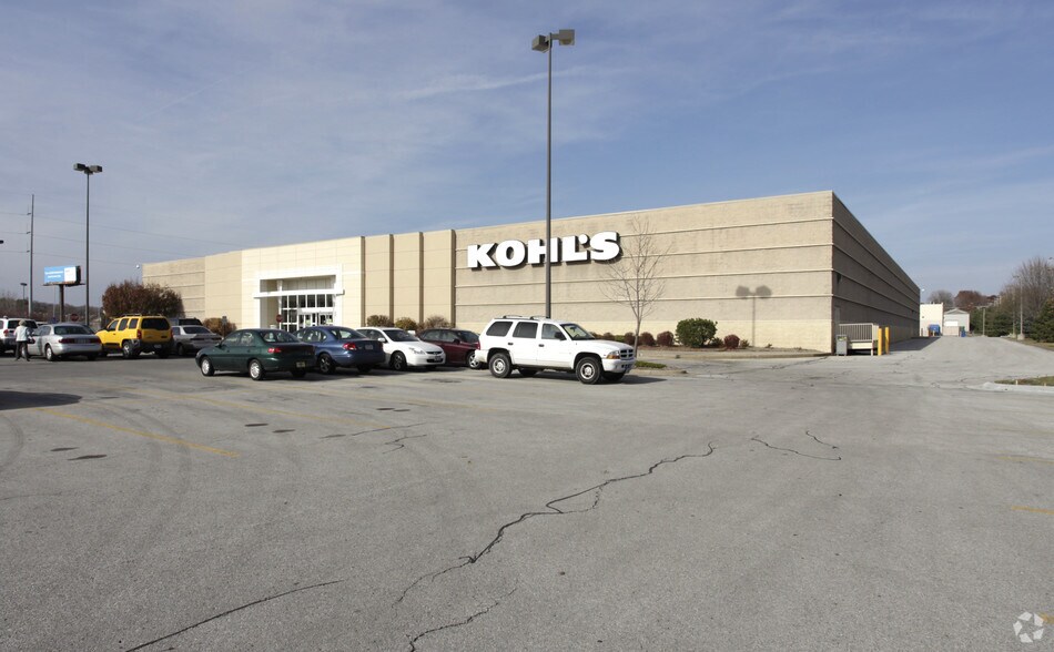 More Photos Of 909 S 72nd St, Omaha Department Store For Sale