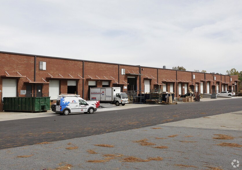 More Photos Of 1000 Cobb International Dr, Kennesaw Distribution For Lease