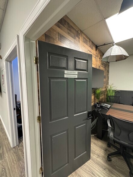 More Photos Of 8 N Broadway, Pitman Medical For Lease