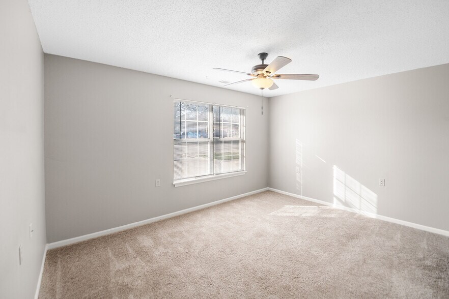 More Photos Of 408 SE 7th St, Oak Grove Apartments For Sale