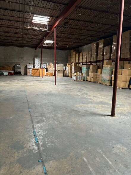 More Photos Of 825 Southway Cir, Fort Worth Flex For Lease