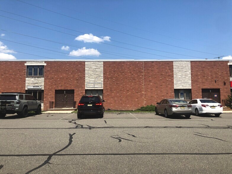 More Photos Of 1-32 Merry Ln, East Hanover Warehouse For Lease