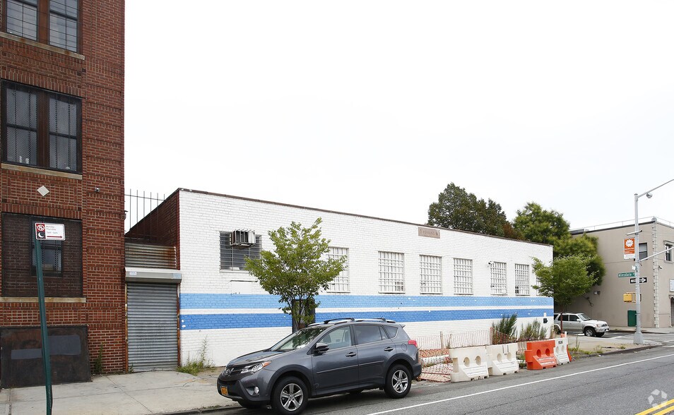 Primary Photo Of 156 Hinsdale St, Brooklyn Warehouse For Lease