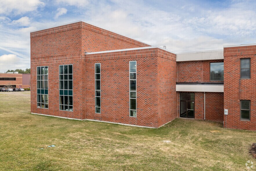 More Photos Of 78 Barnum Rd, Devens Light Manufacturing For Lease