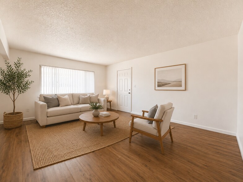 More Photos Of 2043 E Saginaw Way, Fresno Apartments For Sale